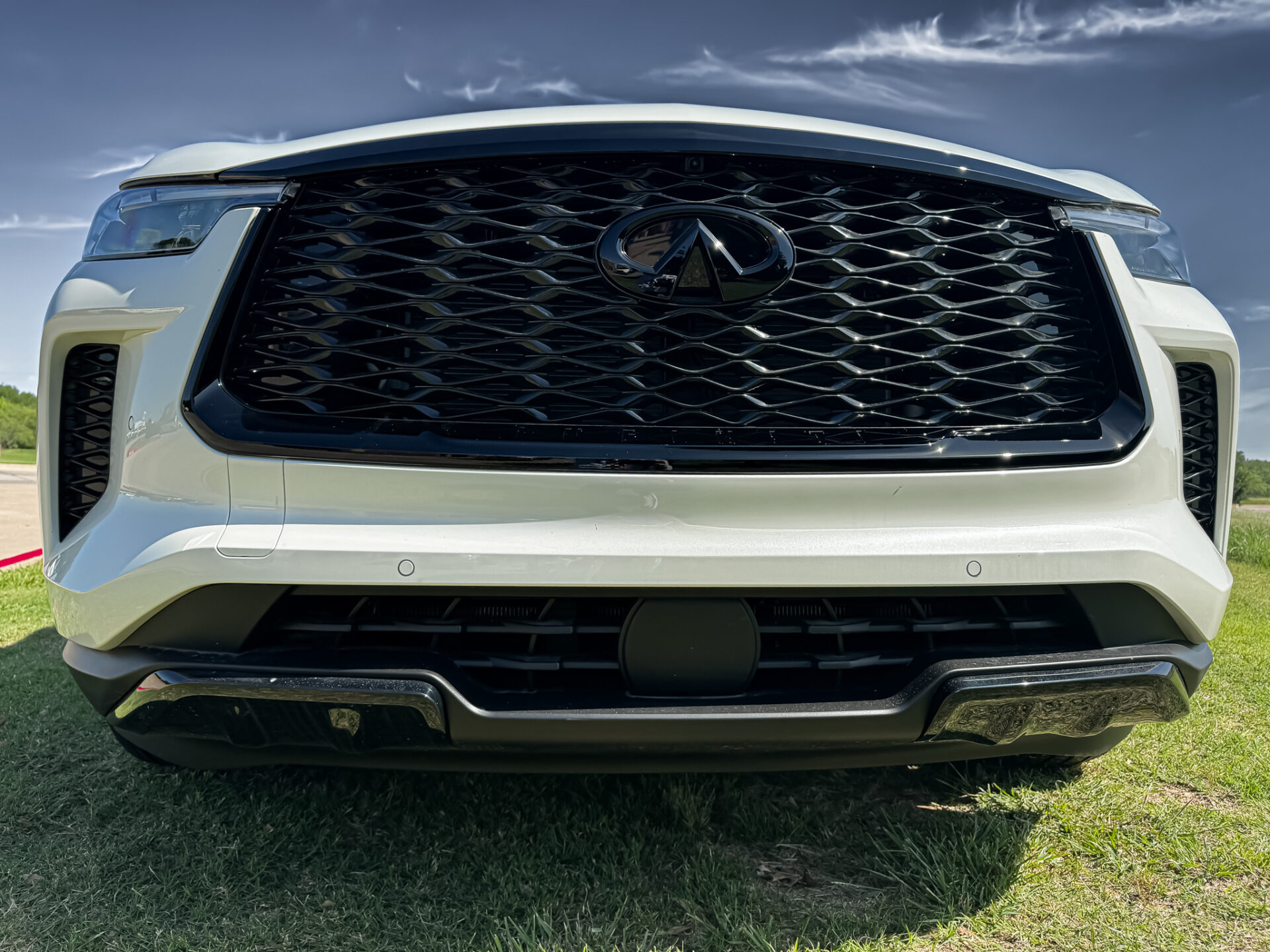 2024 Infiniti QX60 blackout out grille and emblem