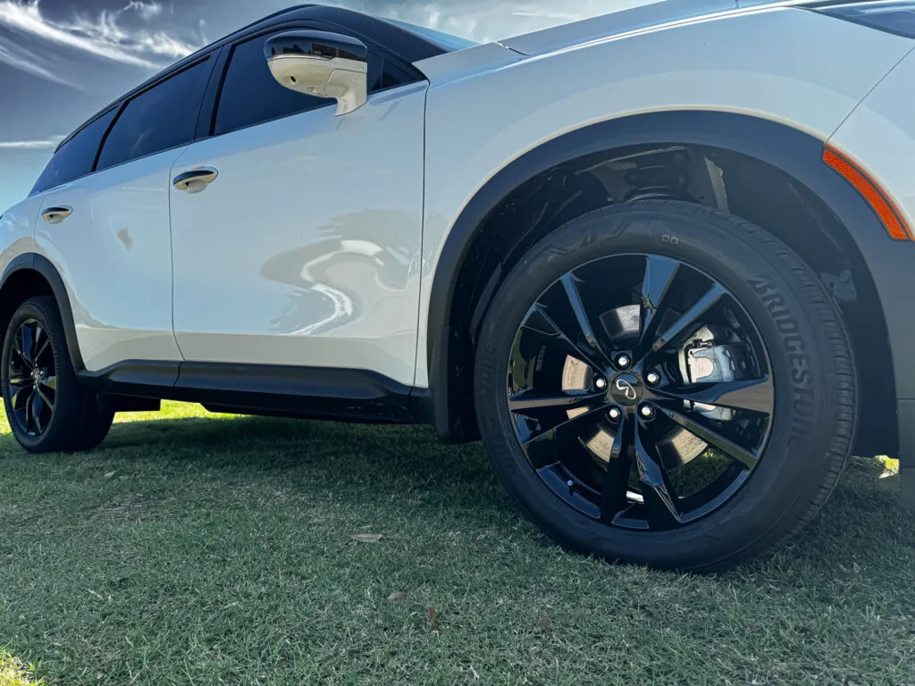 2024 Infiniti QX60 blacked out wheels 