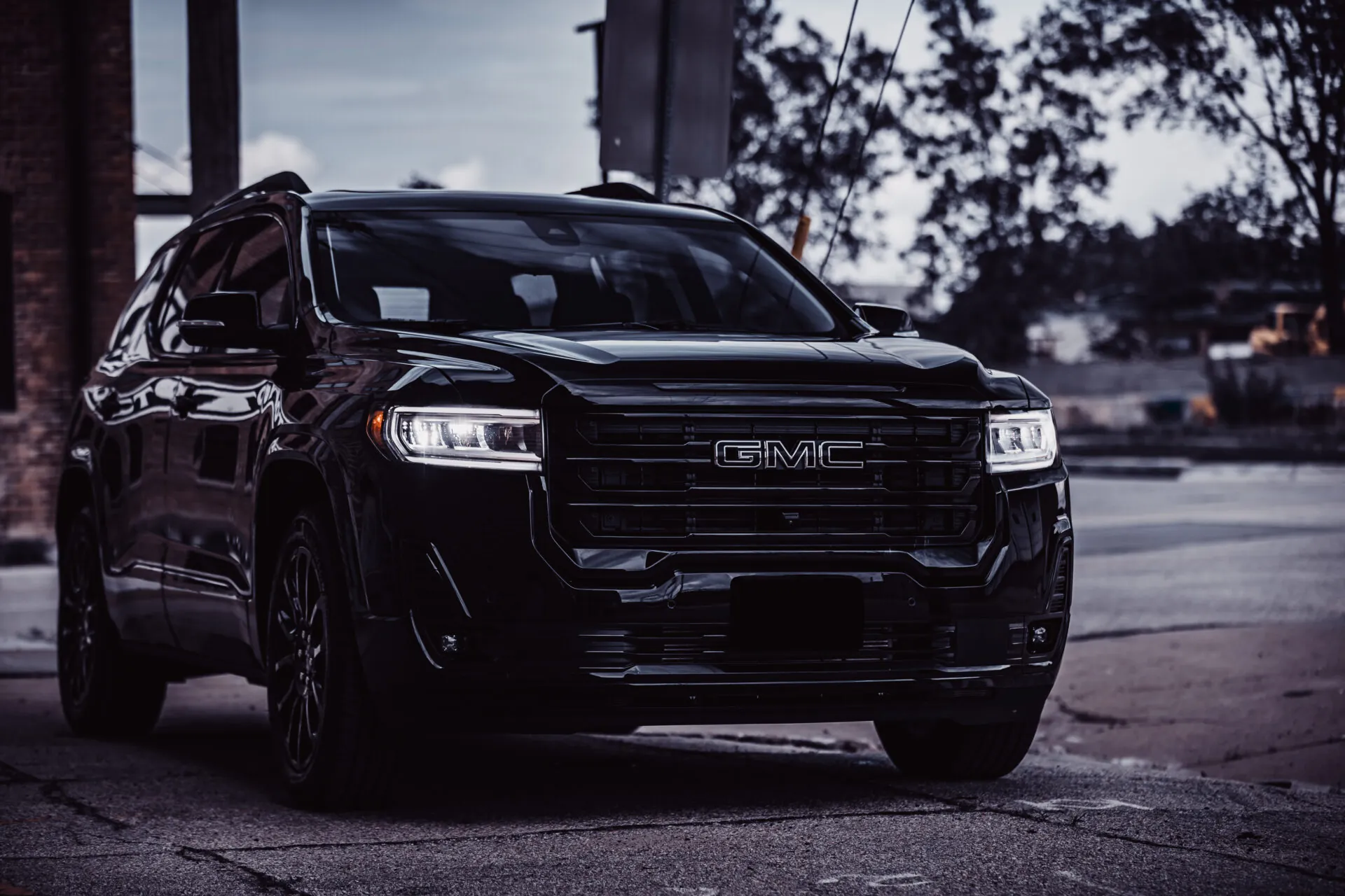 blacked out gmc yukon, chrome delete package on a gmc yukon
