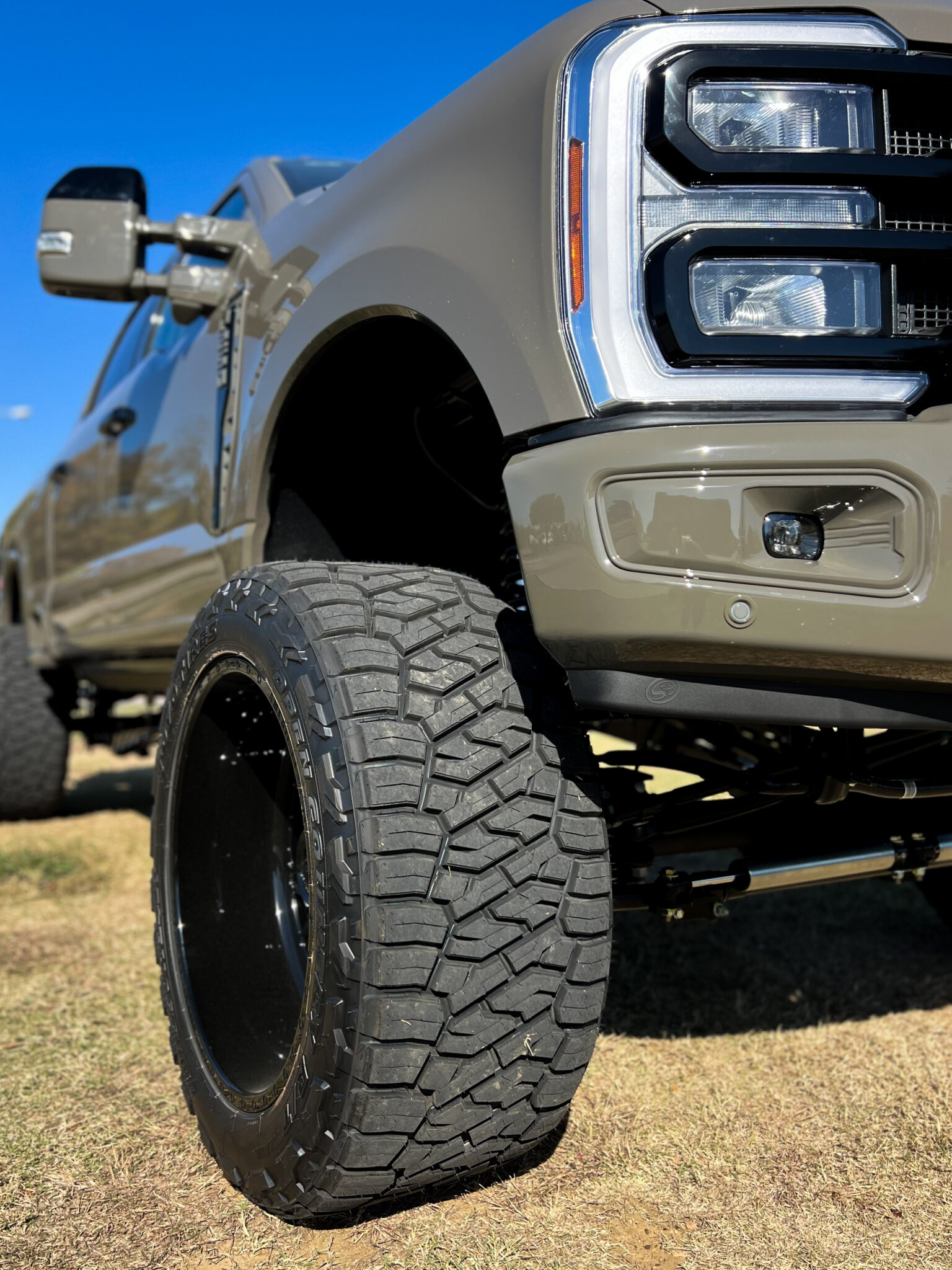 Powerful Ford F-250 Custom Build - Truxx