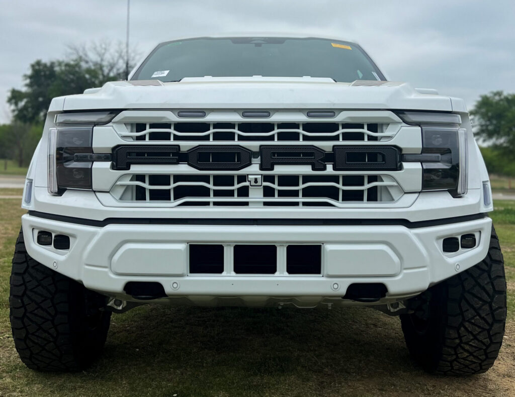 Custom Ford Raptor Build: Aggressive and Unmatched - Truxx