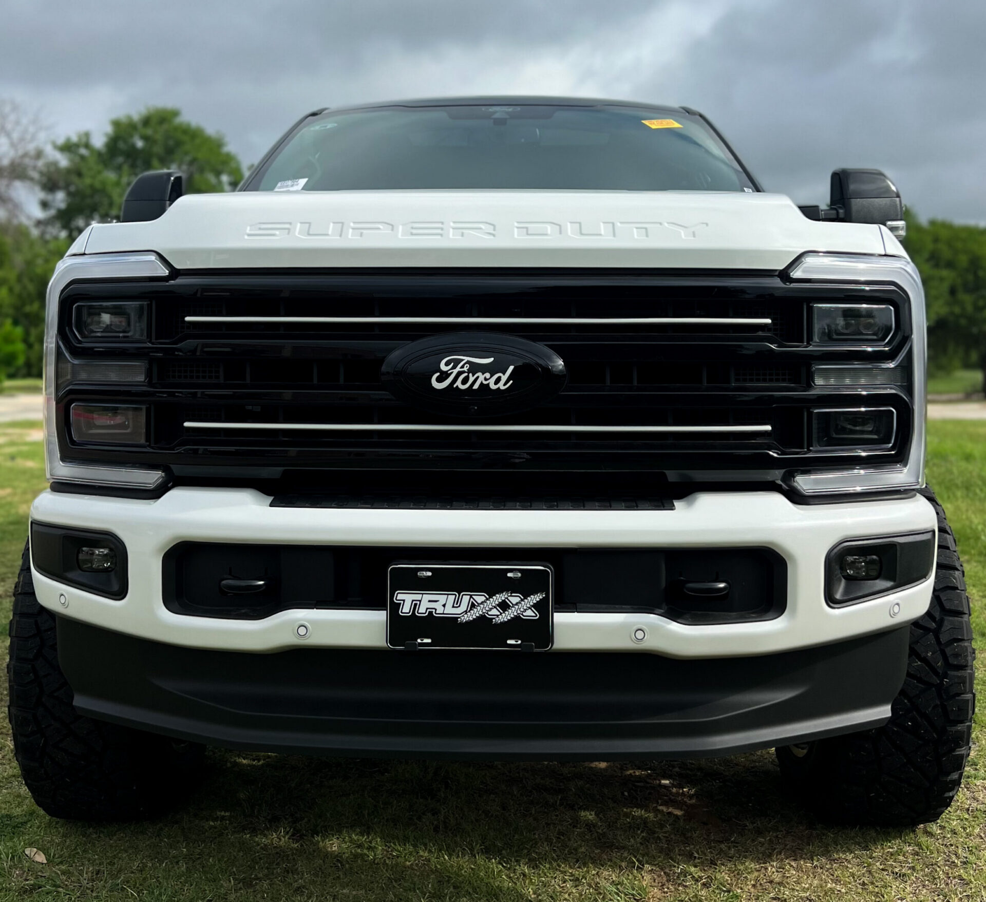 Bold Ford F-250 Custom Build - Truxx
