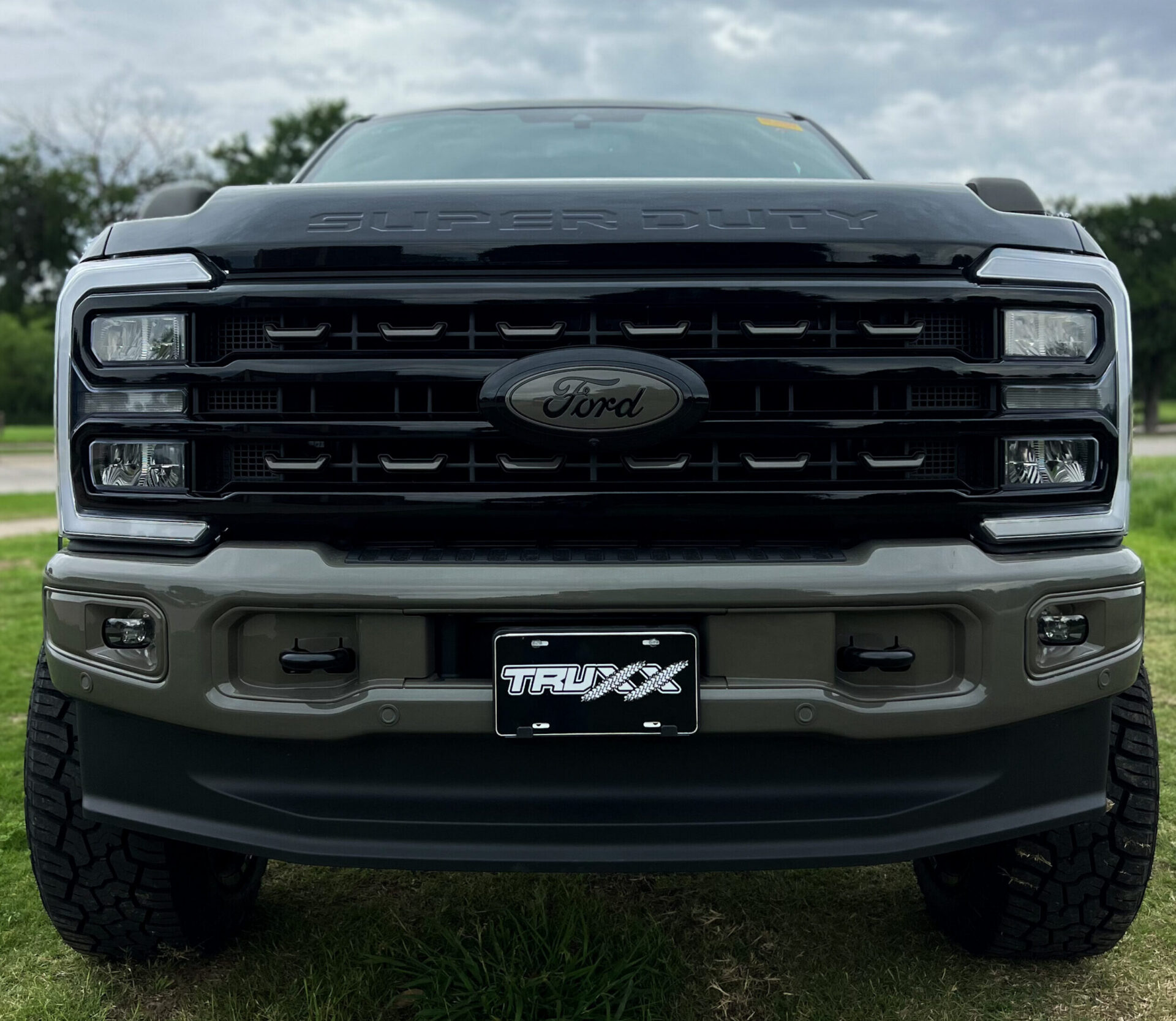 Impressive Ford F-250 Custom Build - Truxx