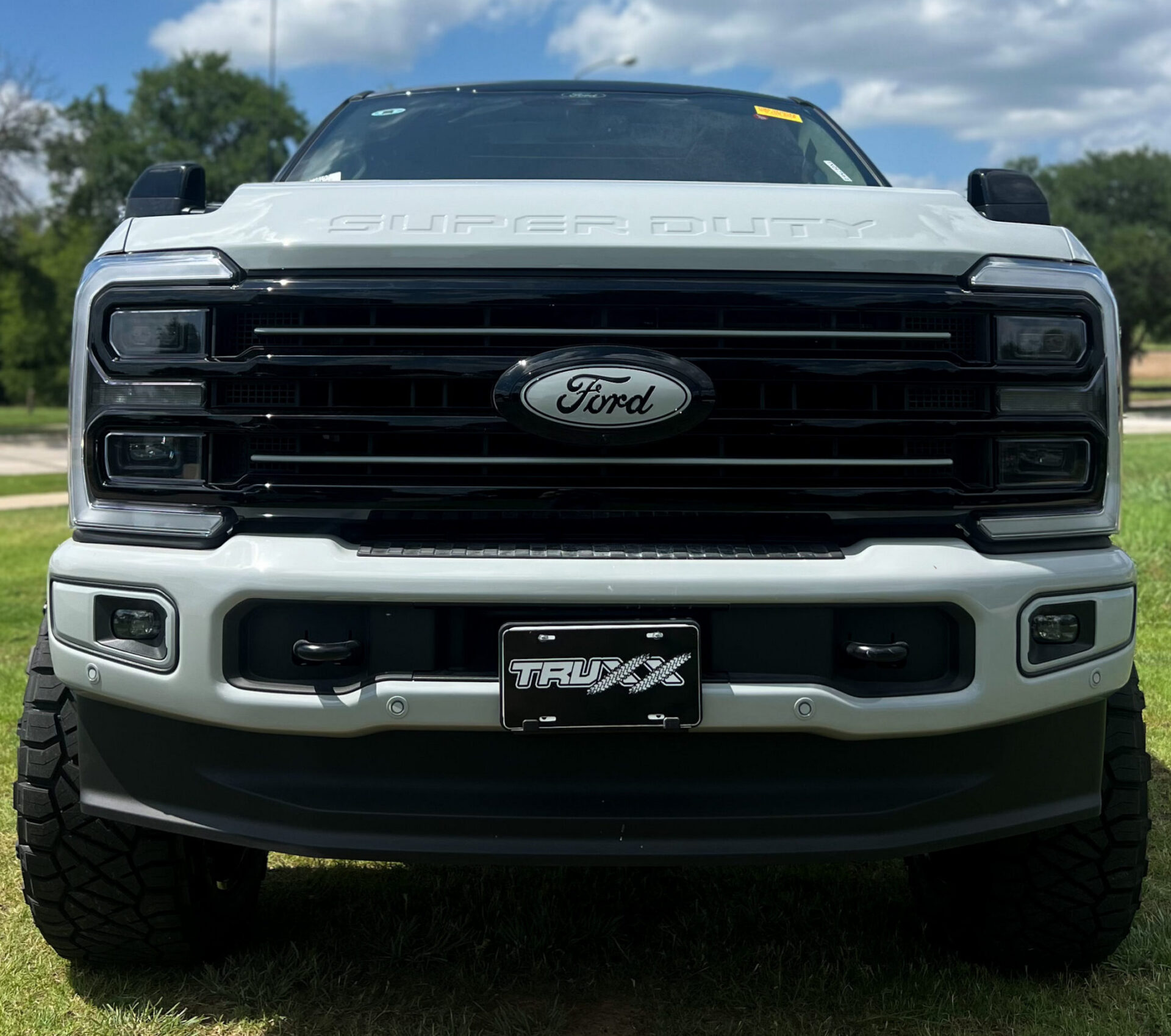 Impressive Ford F-250 Custom Build - Truxx