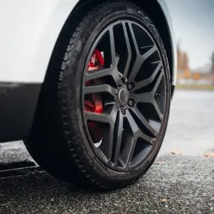 Front,Wheel,Of,Modern,Car